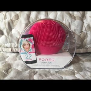 Foreo >INTELLIGENT SKINCARE~ CUSTOMIZED CLEANSE